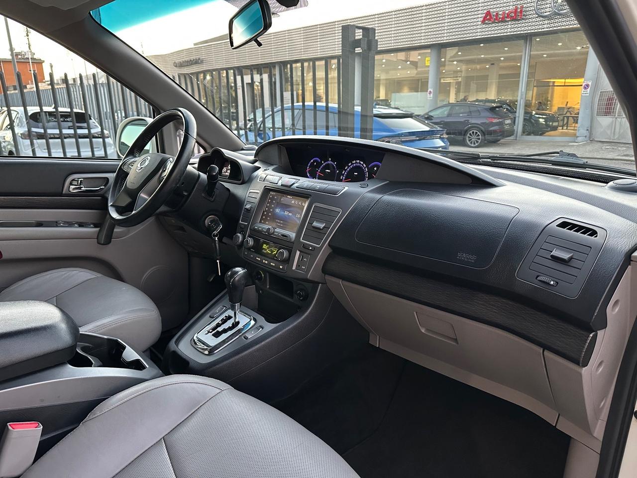 Ssangyong Rodius 2.2 Diesel 4WD A/T Classy Pelle Smart Audio