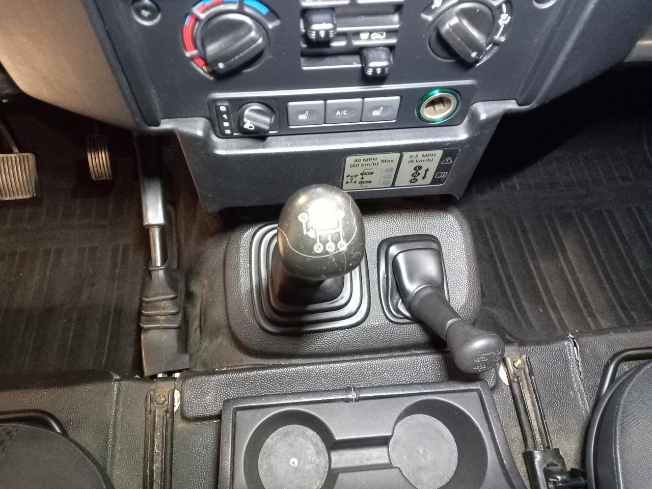 Land Rover Defender 90 2.2 EXPEDITION 032/100