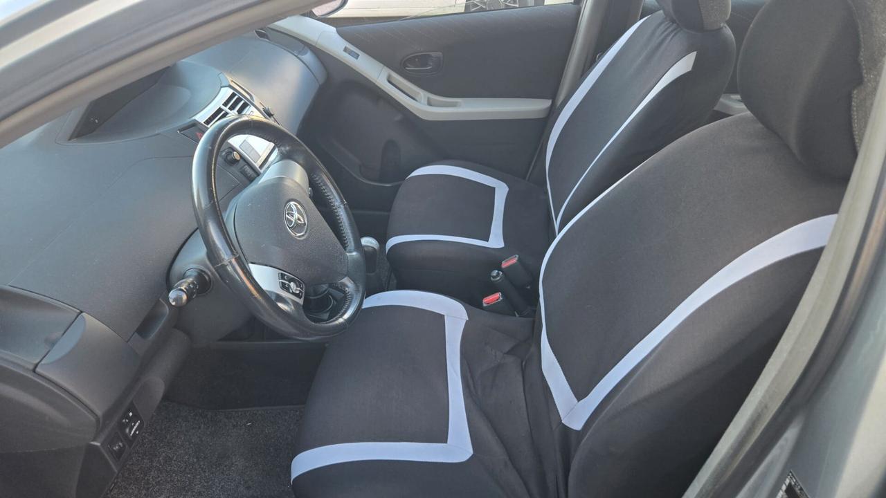 Toyota Yaris 1.0 5 porte Sol