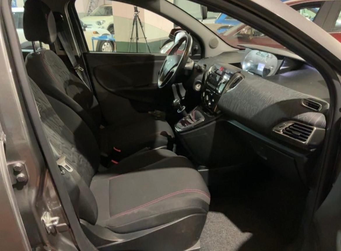 Lancia Ypsilon 1.2 69CV 5P Elefantino Rosa-km39500-