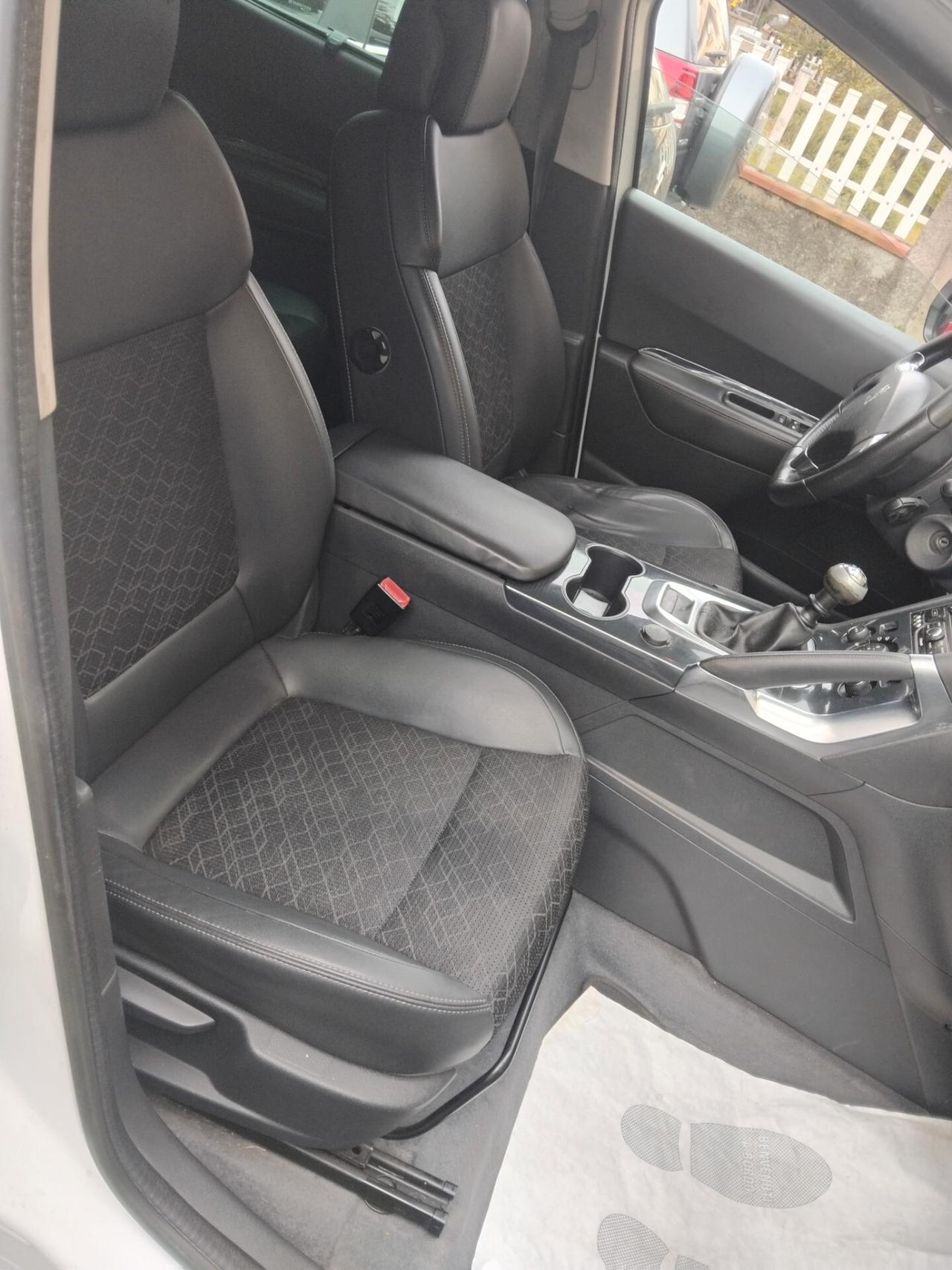 Peugeot 3008 1.6 HDi 115CV Allure