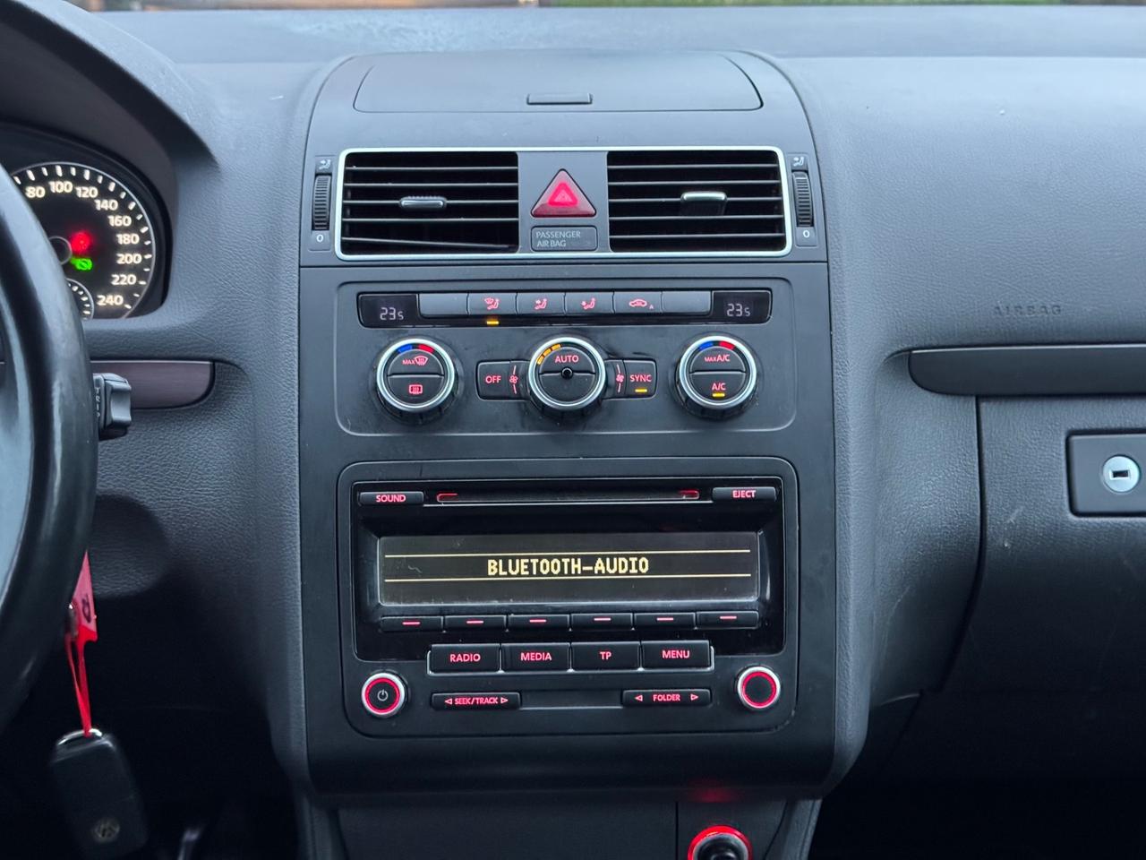 Volkswagen Touran 1.6 TDI DSG Business 7 posti 2015