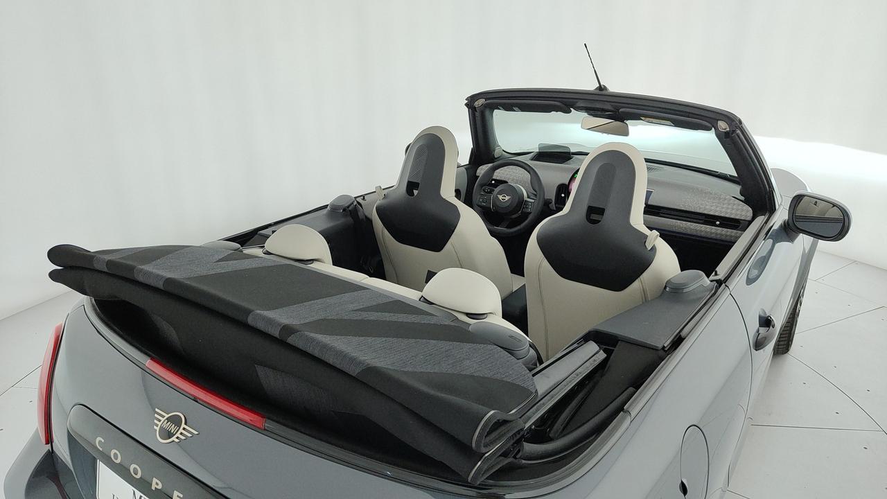 MINI Mini Cooper Cabrio F67 - Mini Cooper Cabrio 2.0 S Favoured auto
