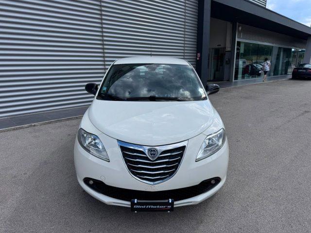 LANCIA Ypsilon 0.9 TwinAir 85 CV 5 porte Metano Ecochic Silver