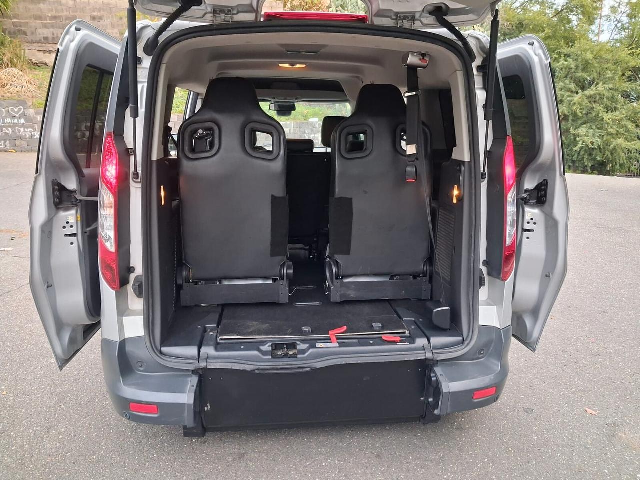 Ford Tourneo Connect Pianale ribassato con rampa disabili in carrozzina