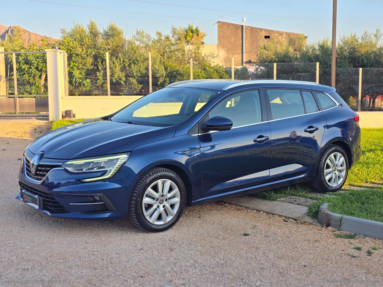 RENAULT Mégane Sporter Blue dCi 115CV EDC Bus.