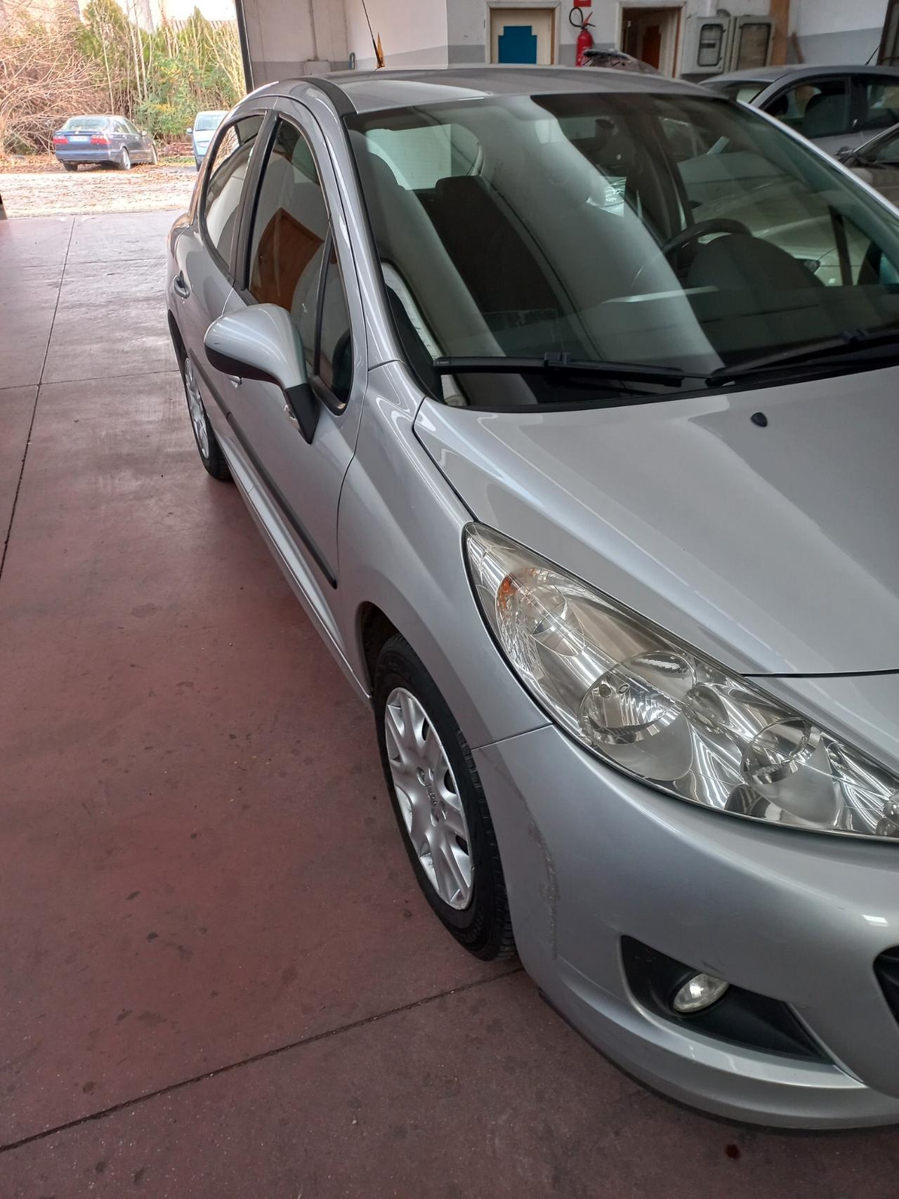 Peugeot 207 1.4 HDi 70CV 5p. Access