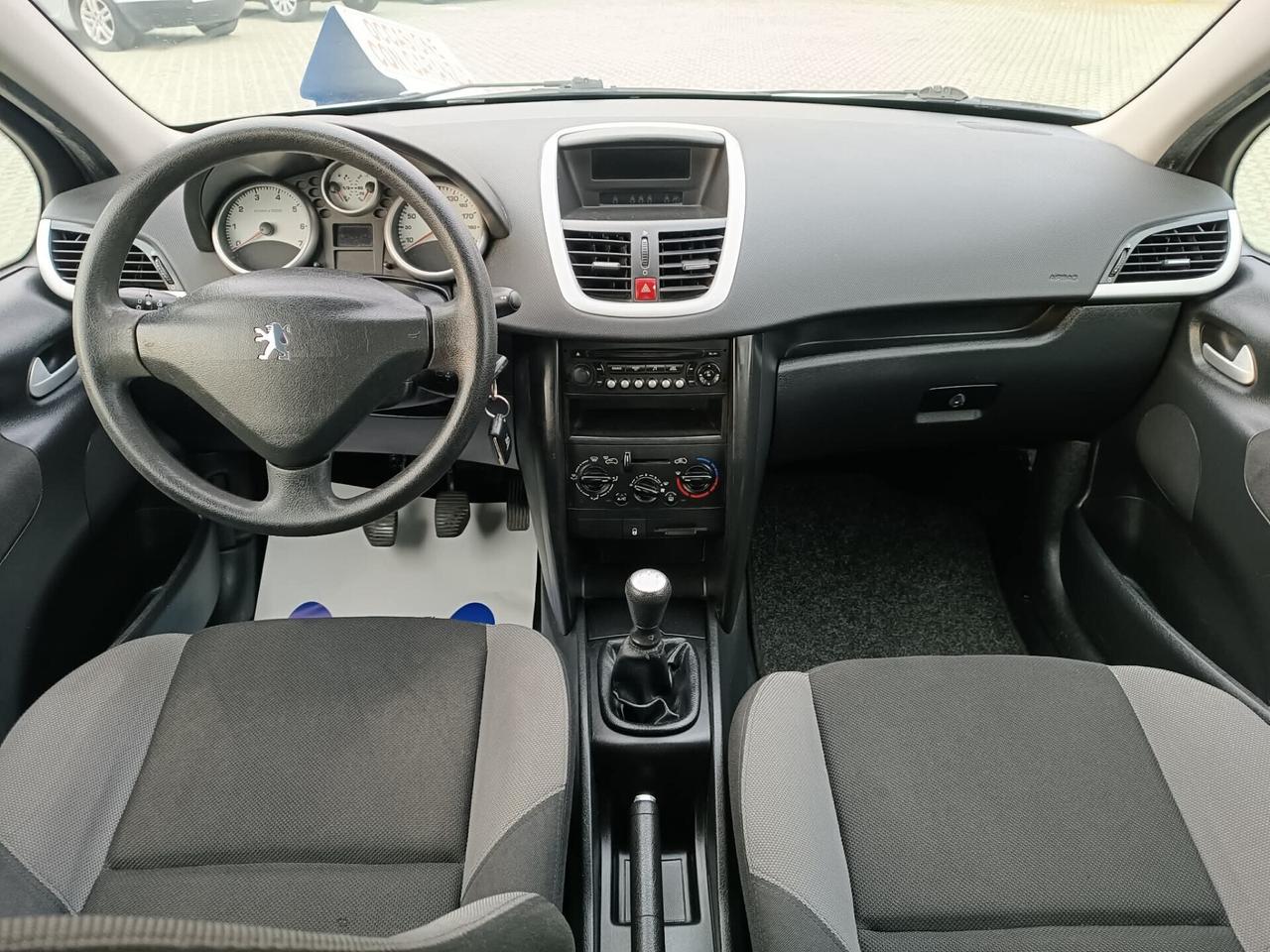 Peugeot 207 1.4 8V 75CV 3p. ONE Line