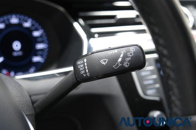 VOLKSWAGEN Passat Variant 2.0 TDI 190 CV DSG HIGHLINE BMT FARI LED