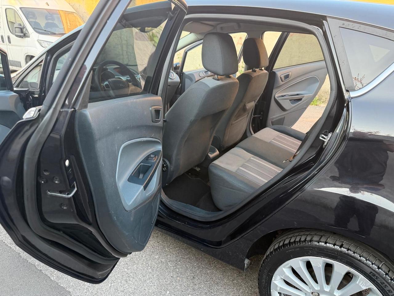 Ford Fiesta 1.4 TDCi 68CV 5 porte Titanium