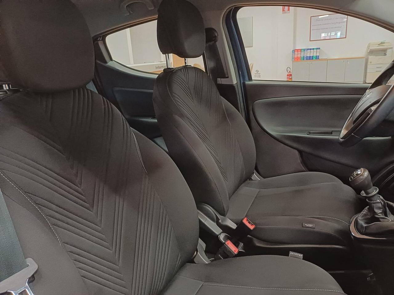 Lancia Ypsilon 1.0 FireFly 5 porte S&S Hybryd Gold