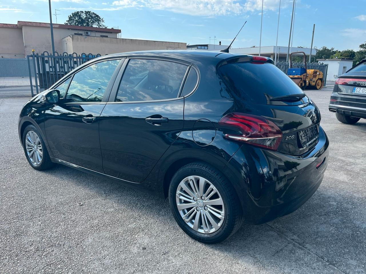 Peugeot 208 PureTech 68 5 porte signature NEO/unico propr/full led/lega/navi/TAGLAINDI