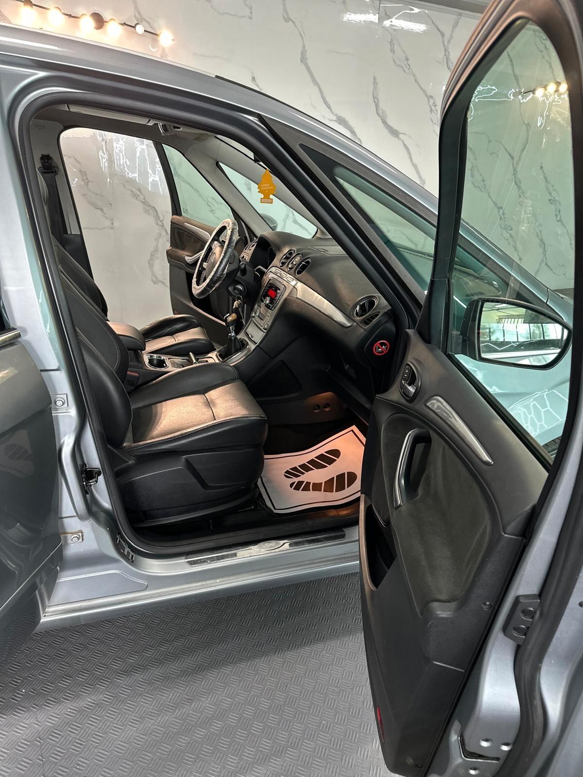 Ford Galaxy 2.2 TDCi 175 CV Ghia DPF