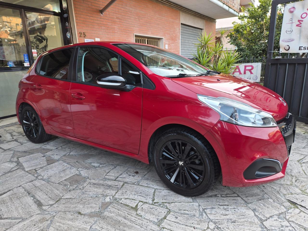 Peugeot 208 PureTech 82 5p. GPL Allure