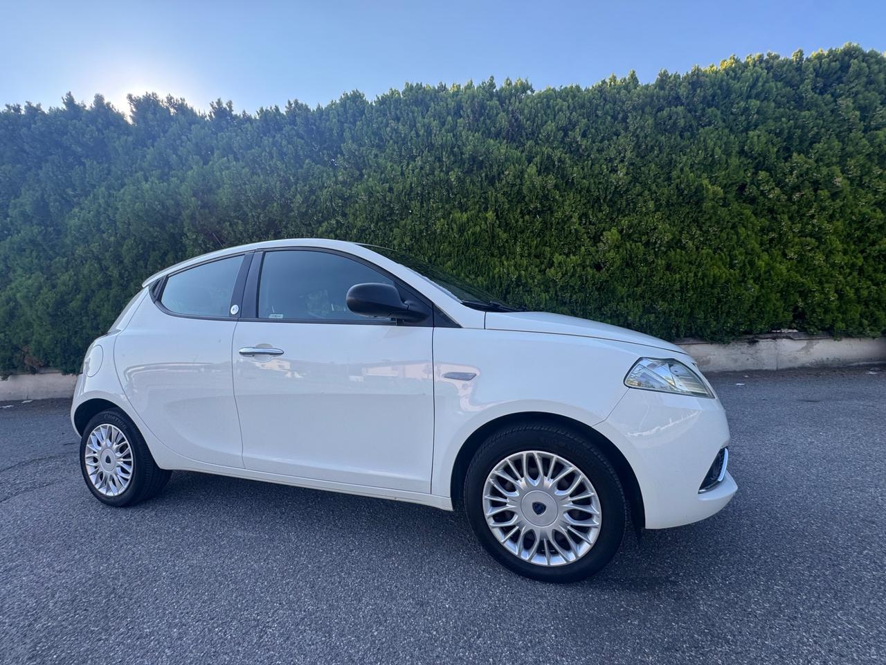 Lancia Ypsilon 1.2 69 CV 5 porte GPL Ecochic Silver