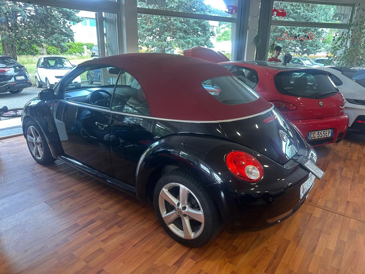 Volkswagen New Beetle 1.6 Cabrio Lim. Red Edt.