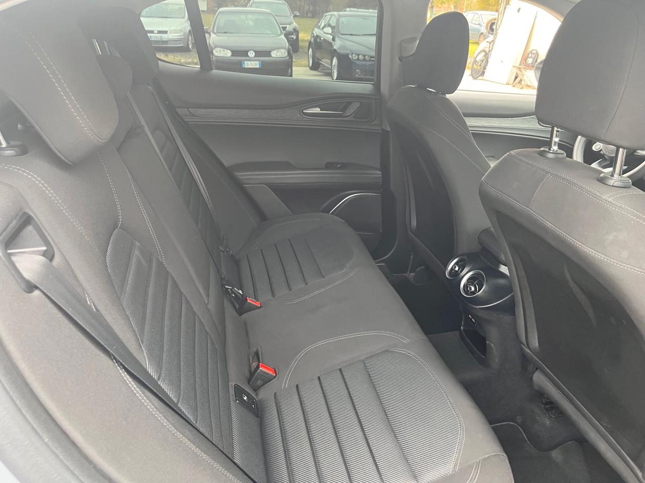 Alfa Romeo Stelvio 2.2 Turbodiesel 160 CV AT8 RWD Business