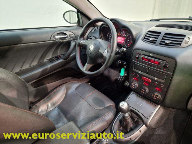 ALFA ROMEO GT 1.9 JTDM 16V Distinctive Q2