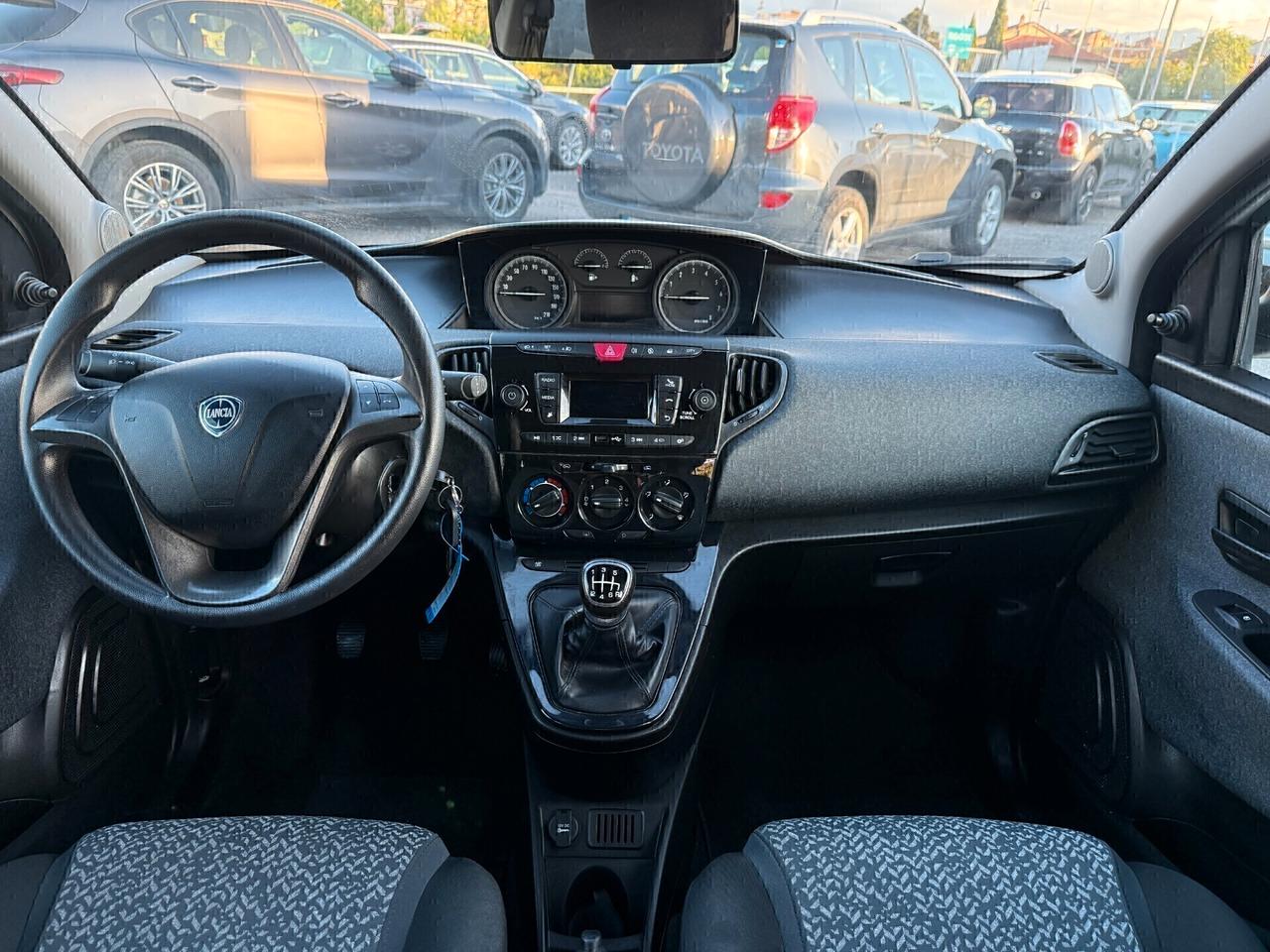 Lancia Ypsilon 1.0 FireFly 5 porte S&S Hybrid Ecochic Silver