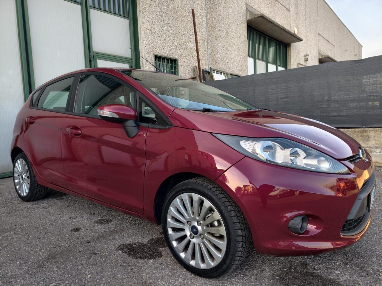 Ford Fiesta 1.2 BENZINA 5 PORTE NEOPATENTATI PARI AL NUOVO