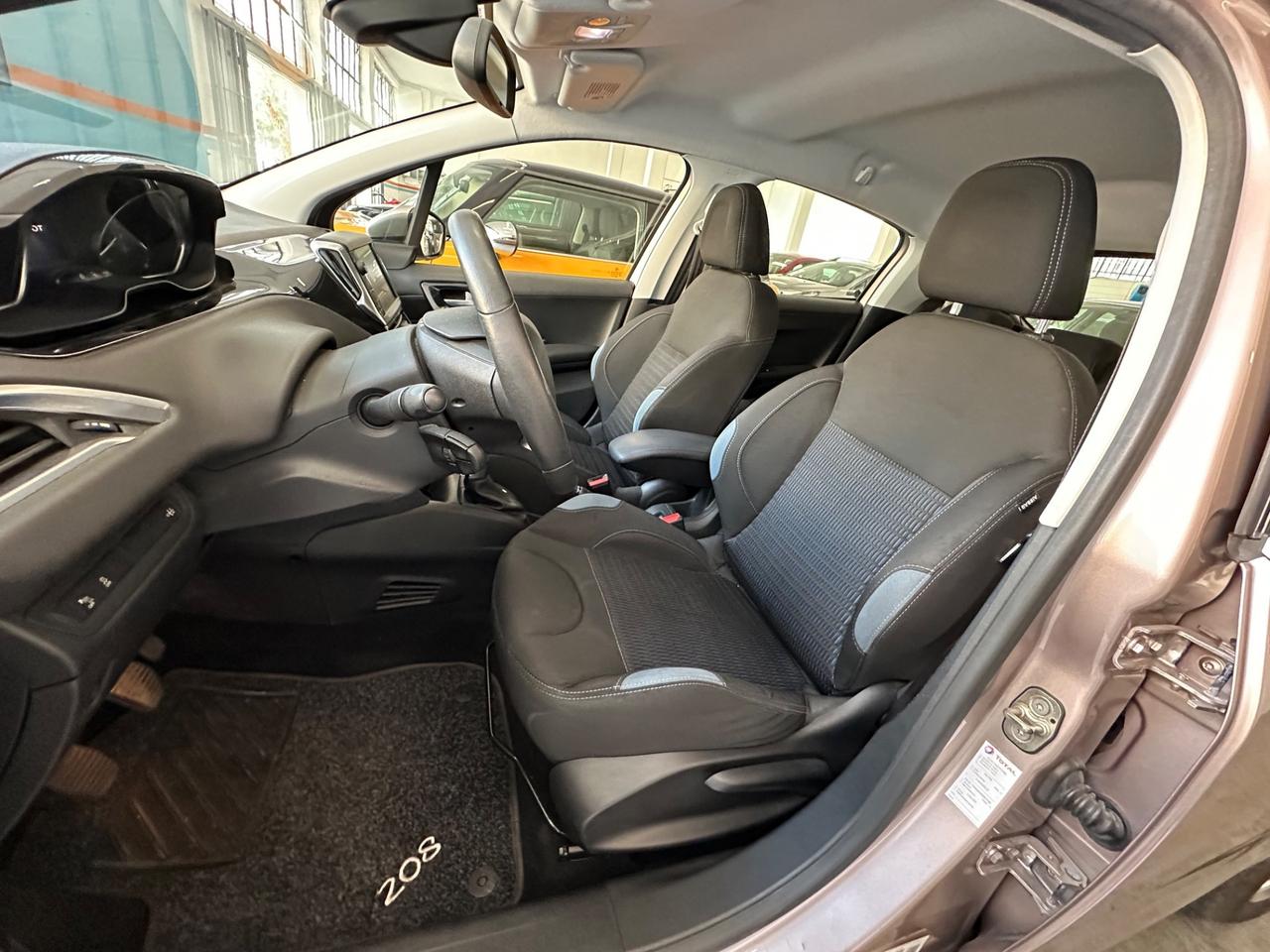 Peugeot 208 1.2 VTi 82 CV 5 porte Allure - Navy Clima Autonavigli