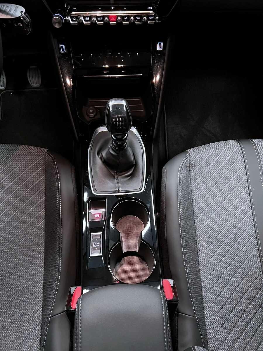 PEUGEOT 208 1.2 PURE TECH 100 CV ALLURE KM0