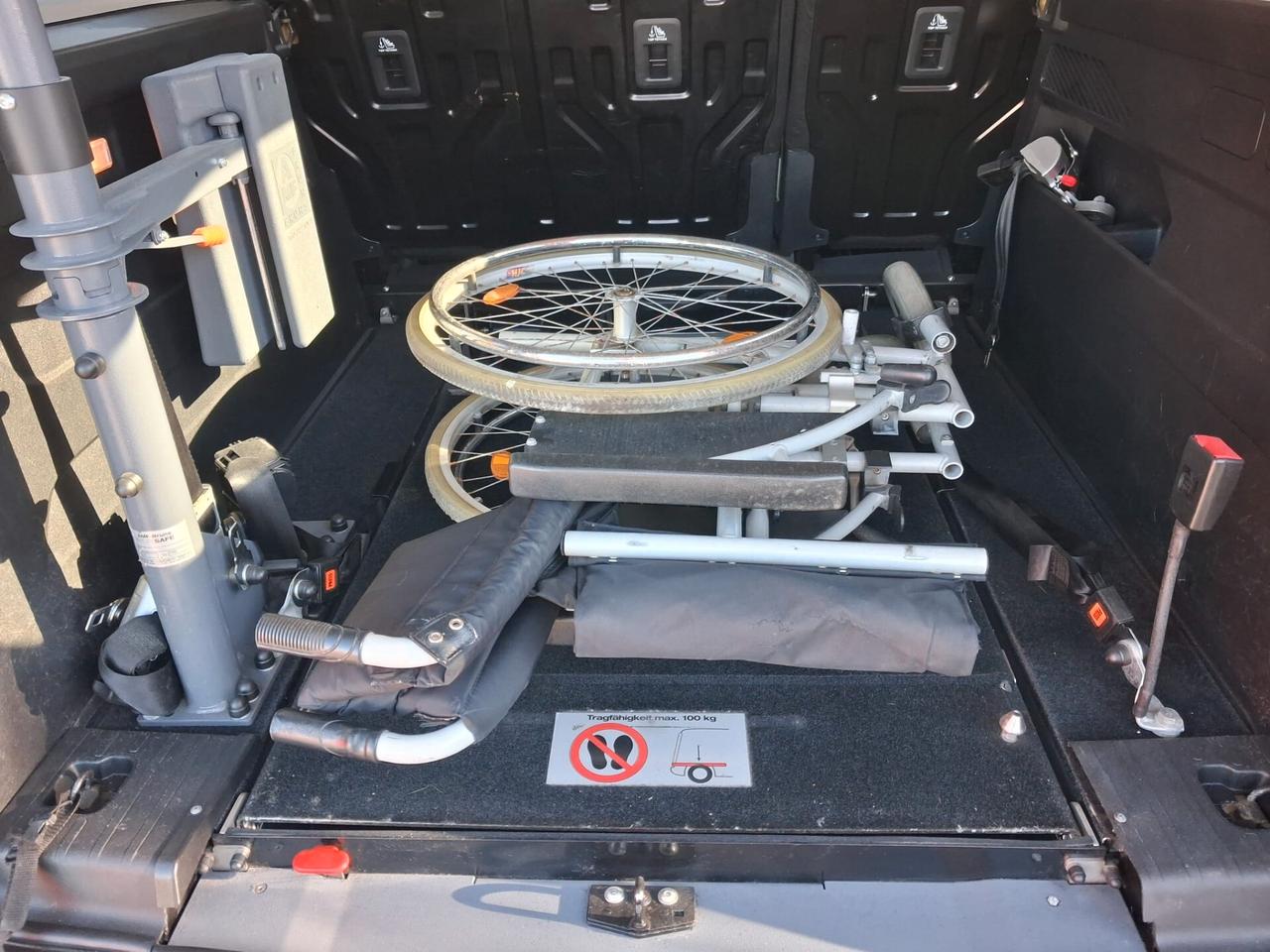 Citroen Berlingo Pianale ribassato con rampa disabili in carrozzina