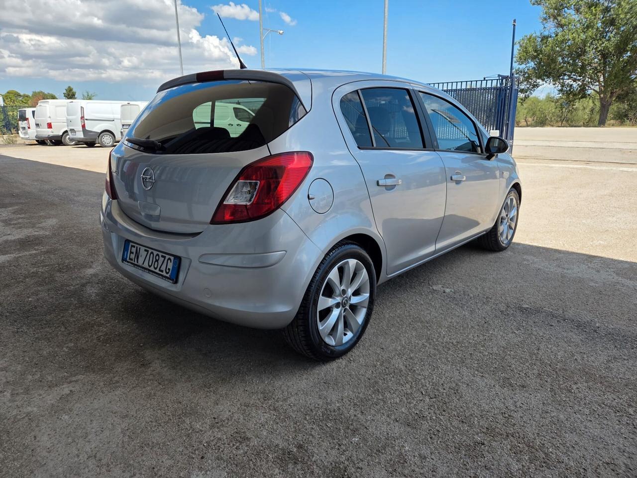 Opel Corsa 1.2 85CV 5 porte GPL-TECH One