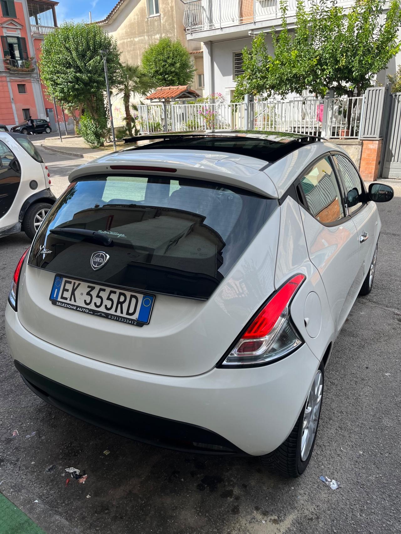 LANCIA YPSILON 5P CON TETTO PANORAMICO APRIBILE