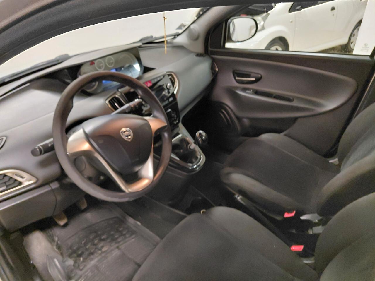 LANCIA YPSILON ANNO 2015 DS 1.3 MULTIJET ADATTA NEOPATENTATI KM 160 MILA