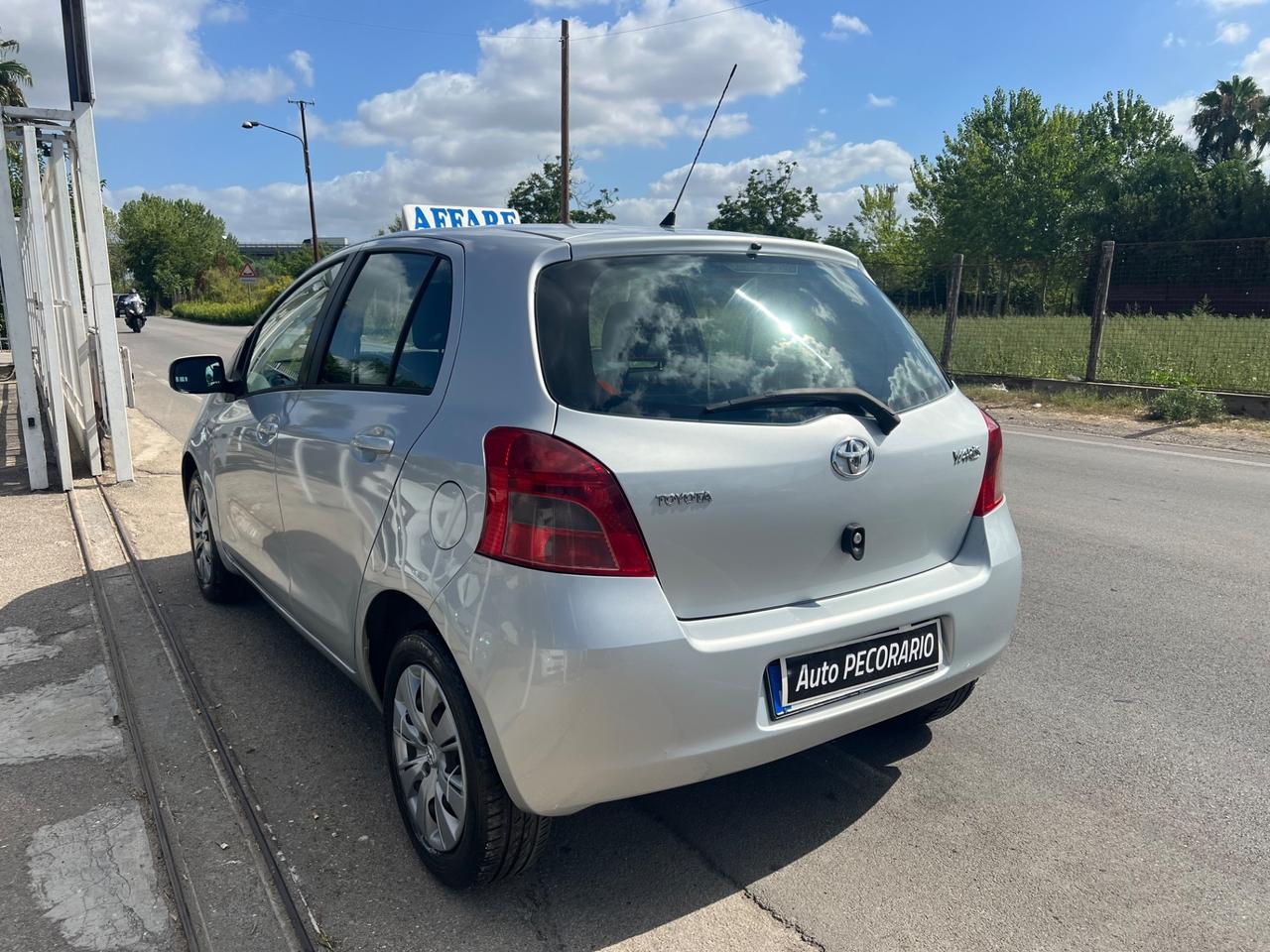 Toyota Yaris 1.0 5 porte Sol