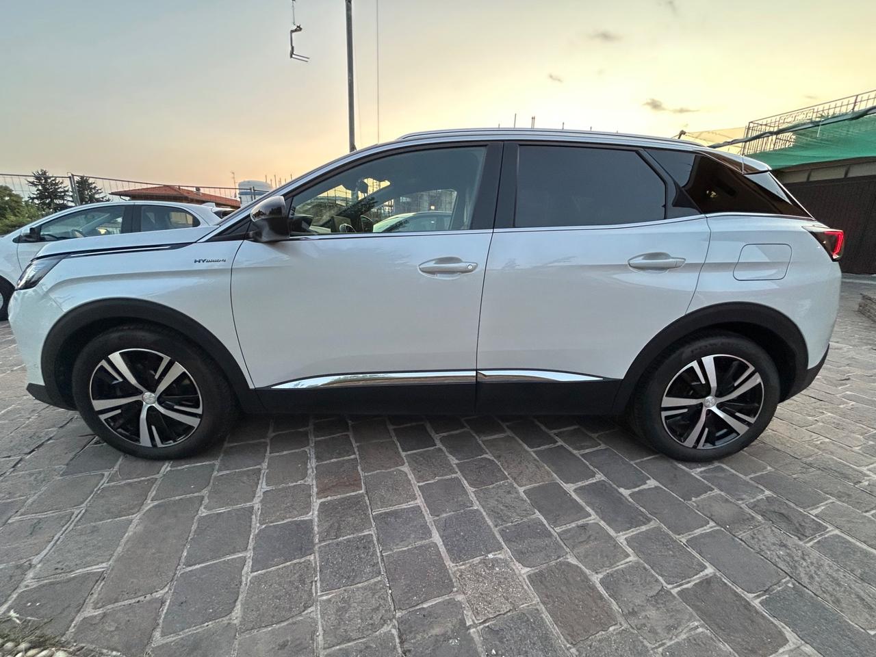 Peugeot 3008 Hybrid4 300 e-EAT8 GT