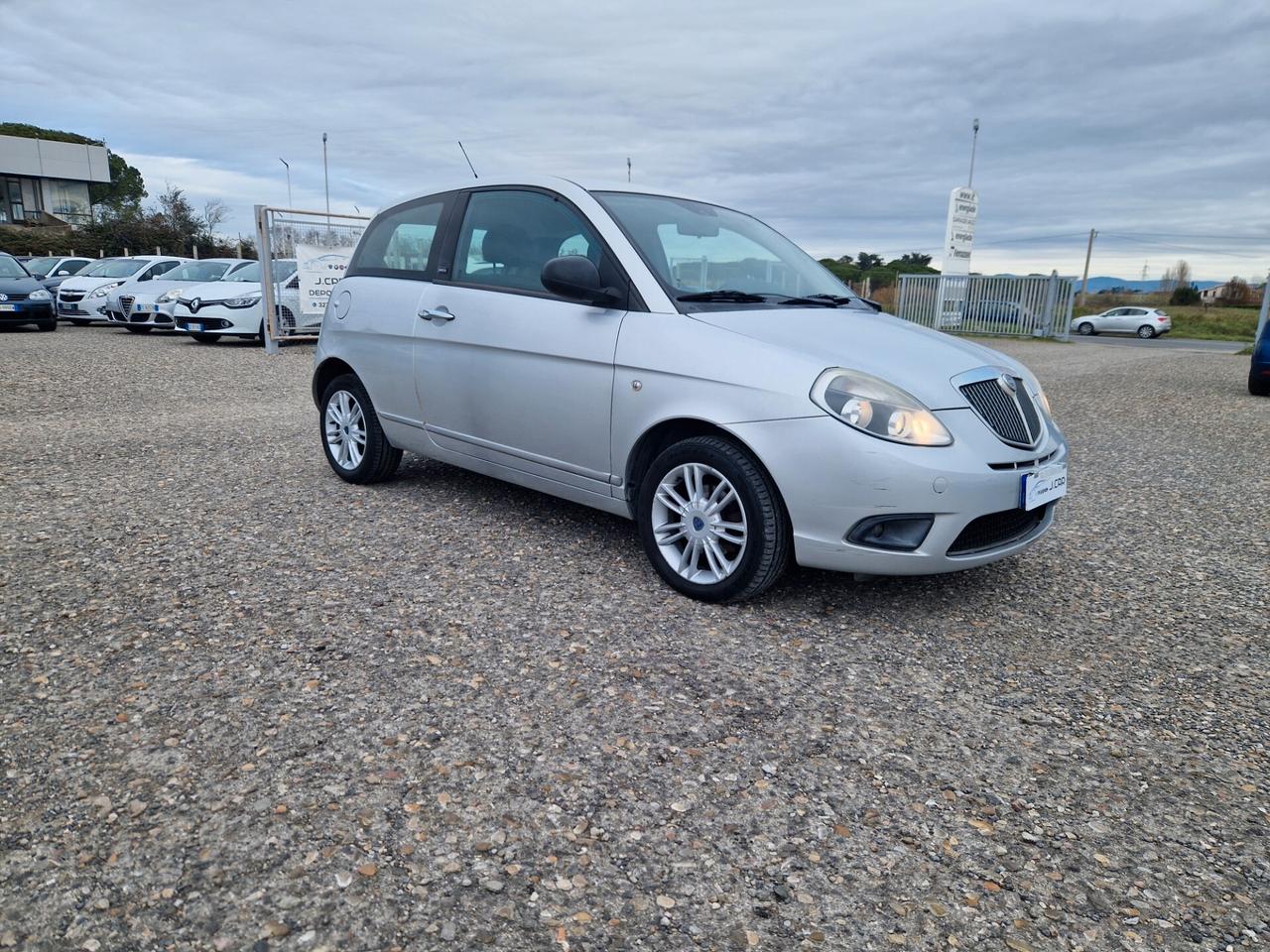 Lancia Ypsilon 1.3 MJT 75 CV Unyca