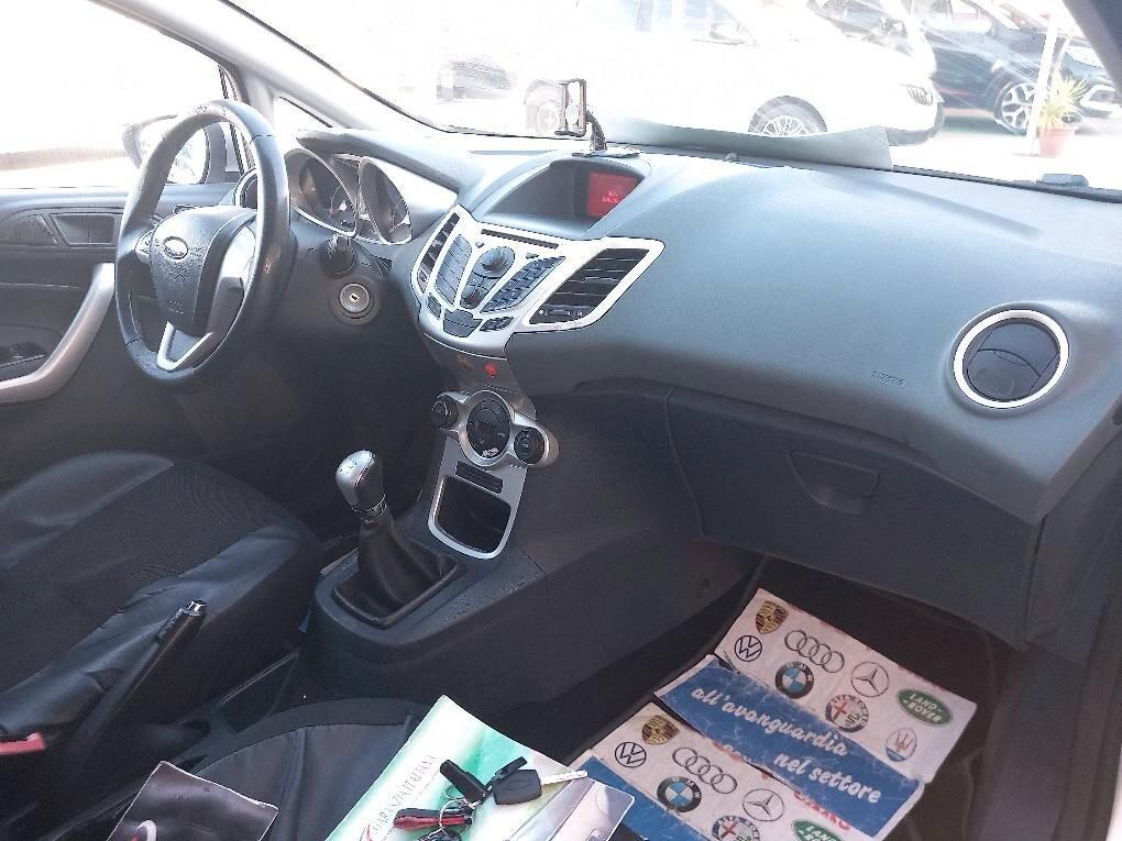 Ford Fiesta 1.6 TDCi 3p. Ghia x neo patentati km 208000 ottime condizioni