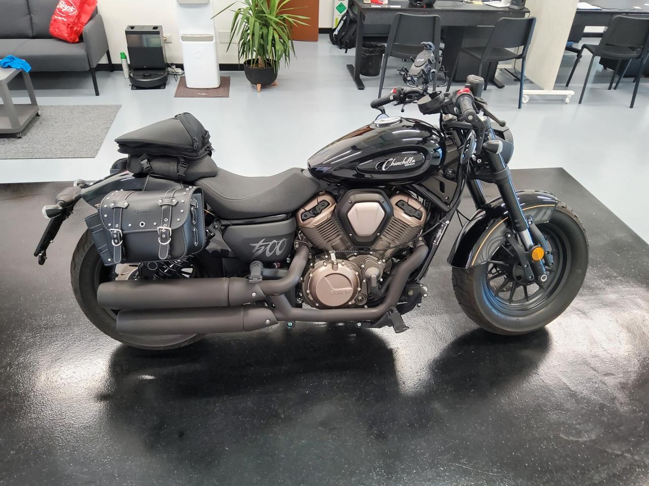 Benda Motorcycles Chinchilla 500 borse laterali incluse