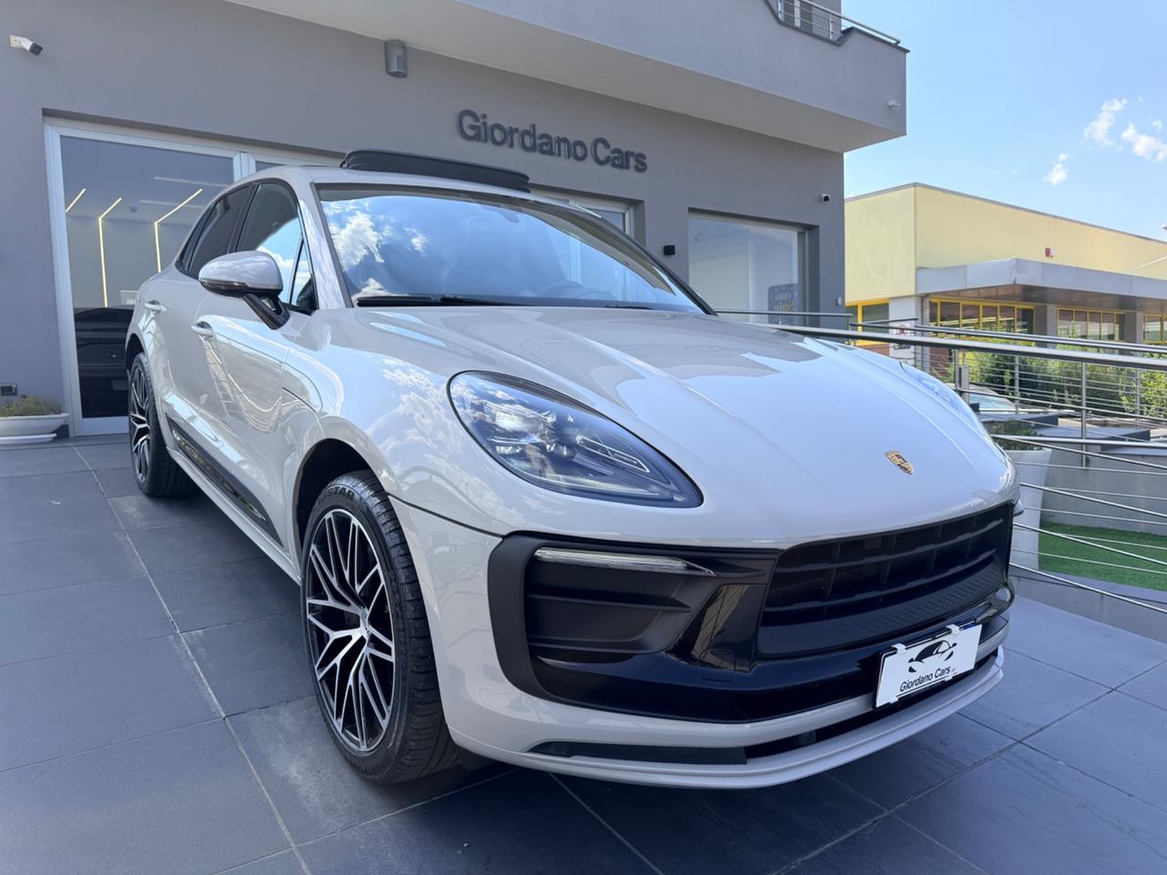 Porsche Macan 2.0 i 265 cv colore gesso tetto uni pro Italia