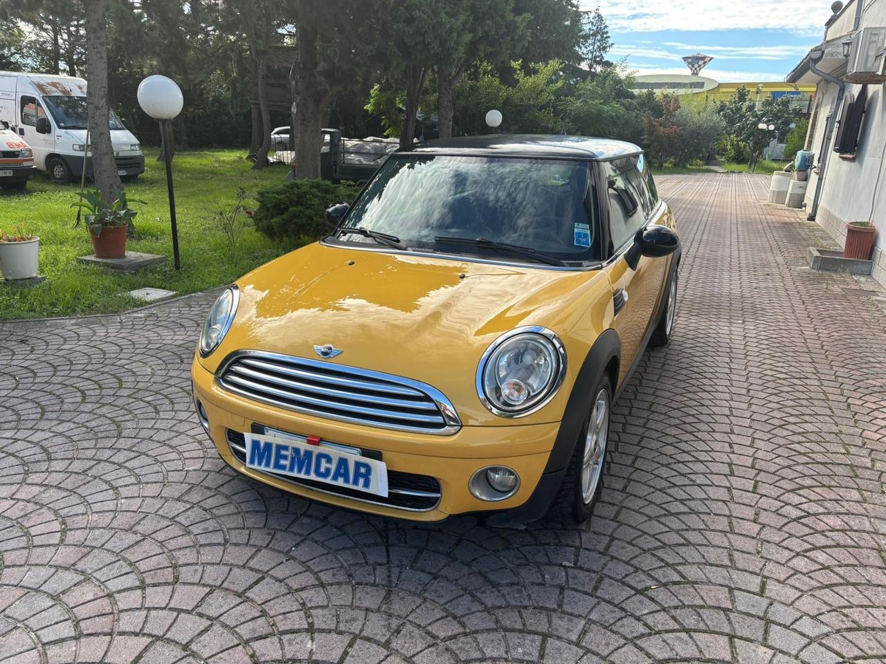 Mini Cooper 1.6 D BELLISSIMA INTROVABILE GIALLA IDONEA PER NEOPATENTATI. PERMUTABILE
