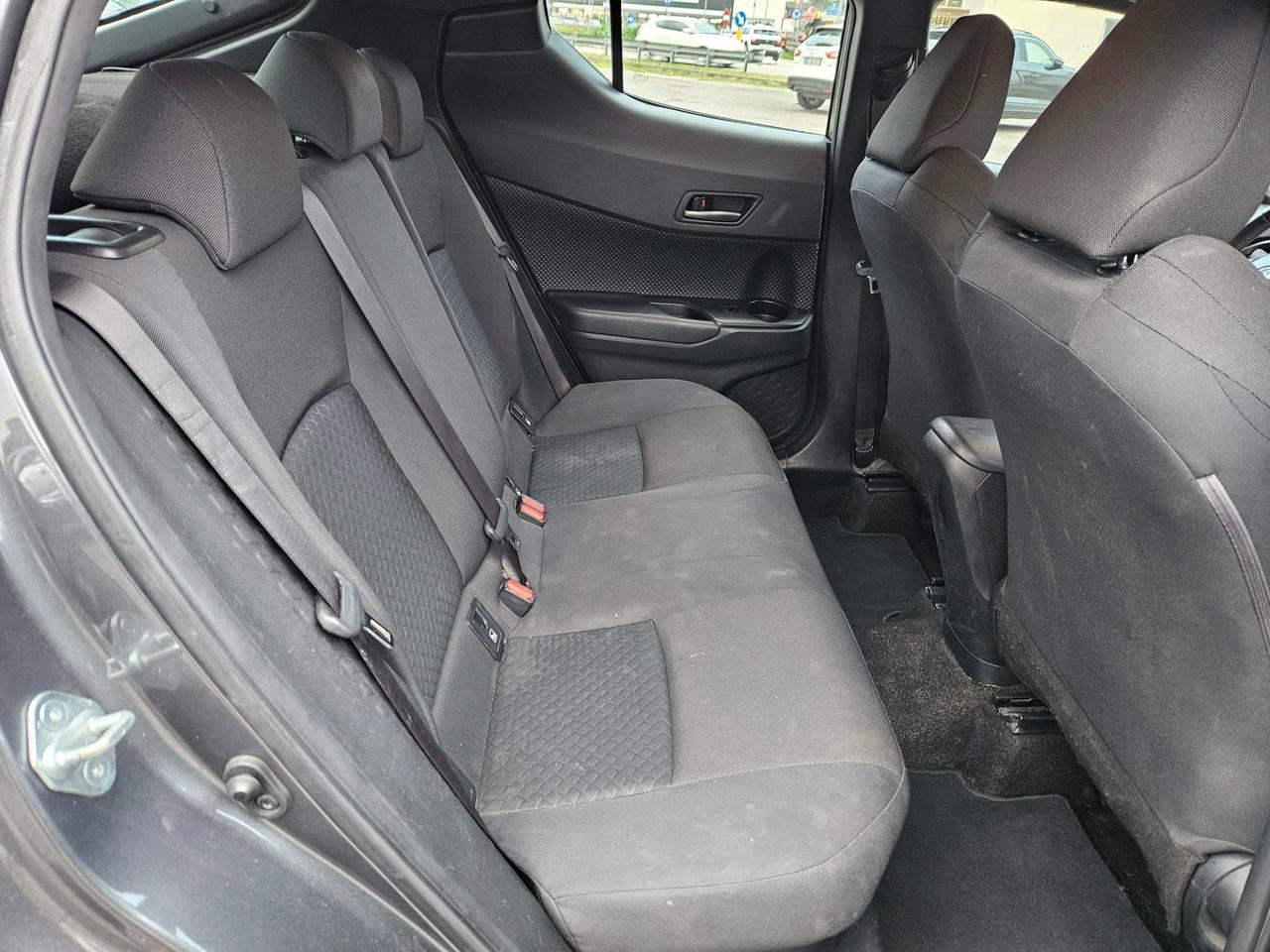 Toyota C-HR 1.8h Business e-cvt