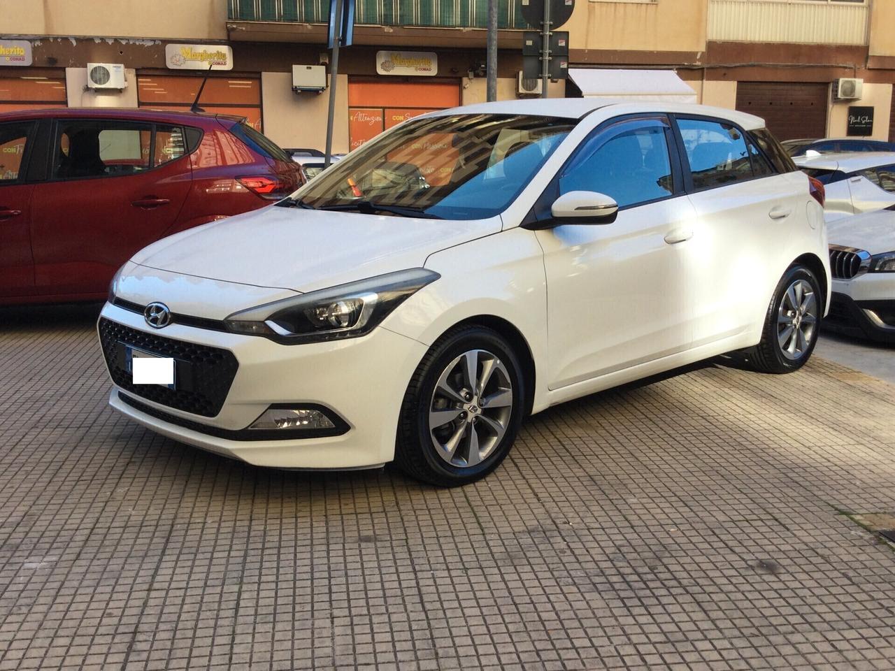 Hyundai i20 1.2 84 CV 5 porte Blackline