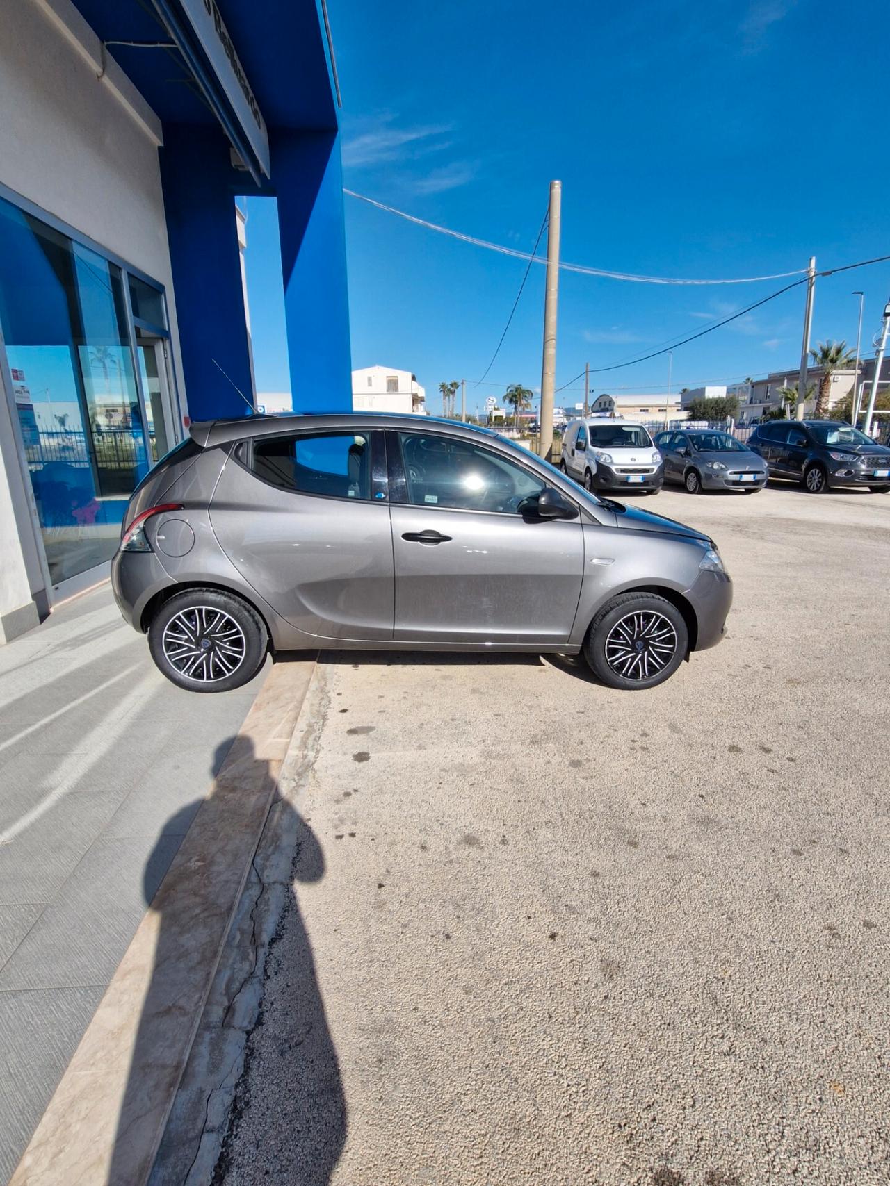 Lancia Ypsilon 1.2 69 CV 5 porte S&S Elefantino Blu