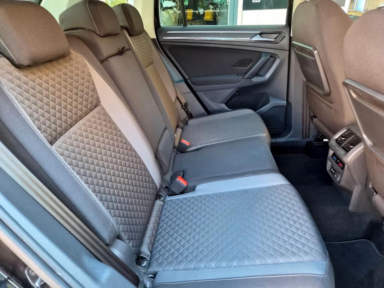 Volkswagen Tiguan 1.6 TDI SCR Sport BlueMotion Technology R-Line Edition