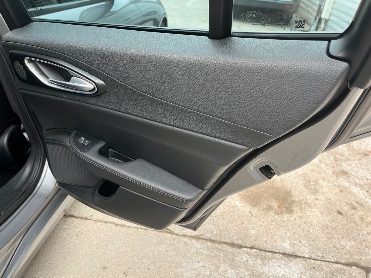 Alfa Romeo Giulia 2.2 Turbodiesel 180 CV AT8 Business Sport Launch Ed.