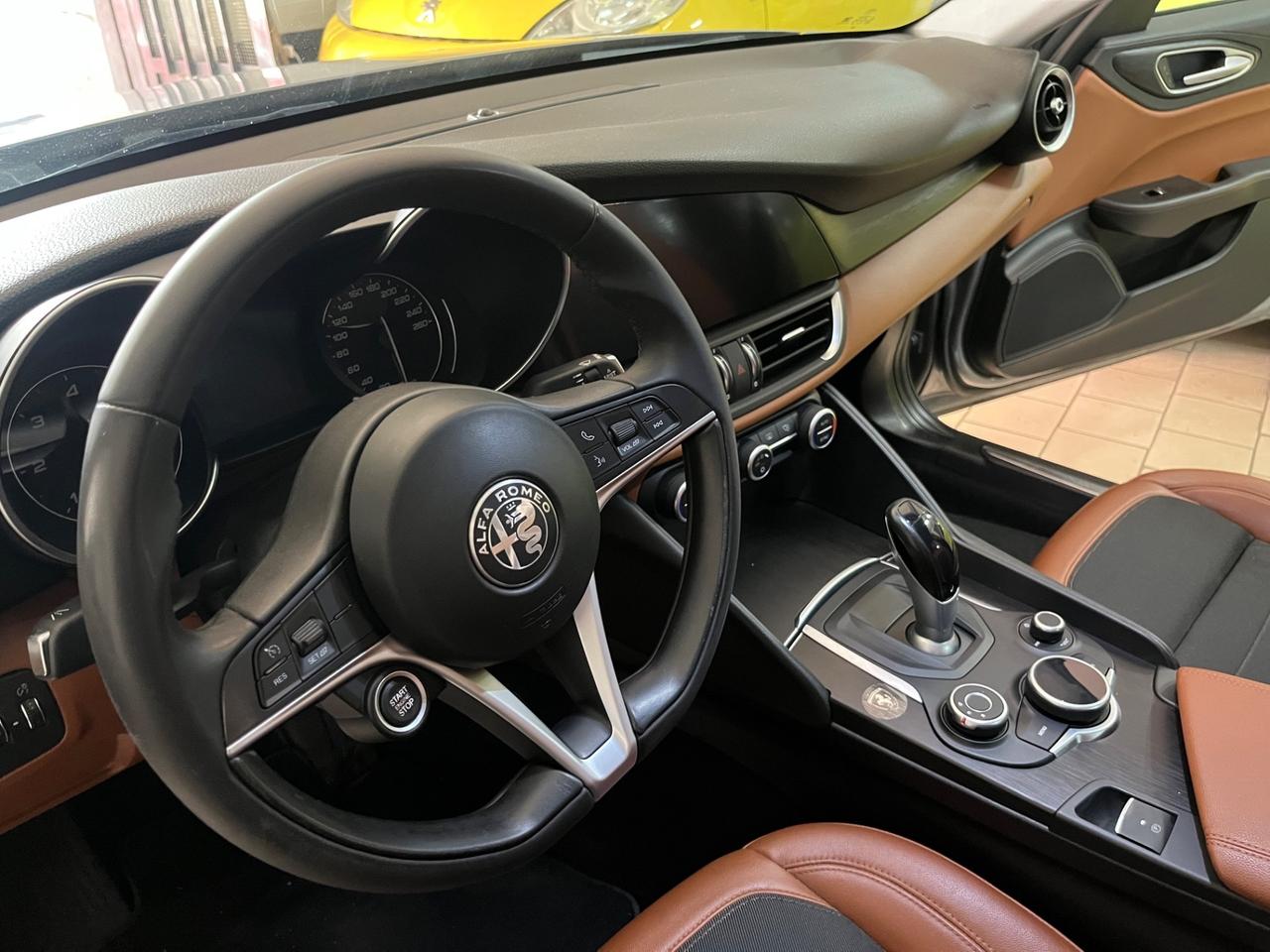 Alfa Romeo Giulia 2.2 180 CV AT8 Business Sport Launch Ed.