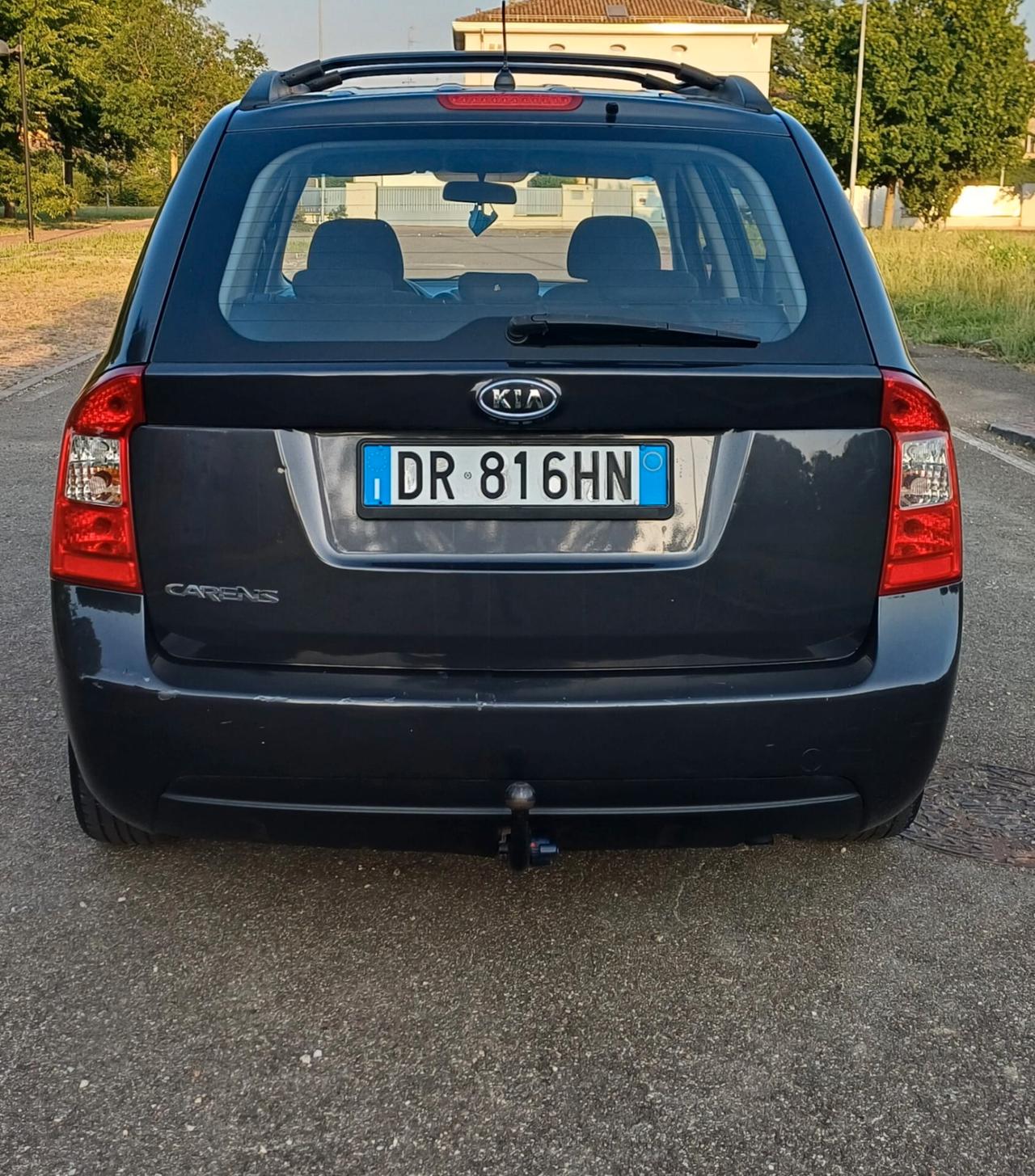 Kia Carens 2.0 CVVT LX Family
