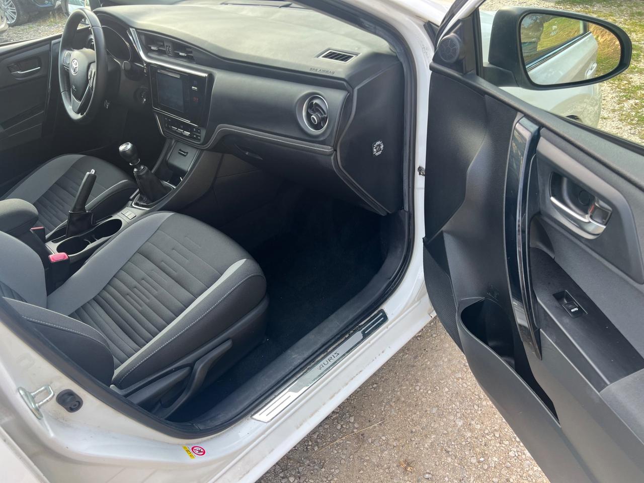 Toyota Auris Touring 1.4 D-4D Active Permute Rate Garanzia