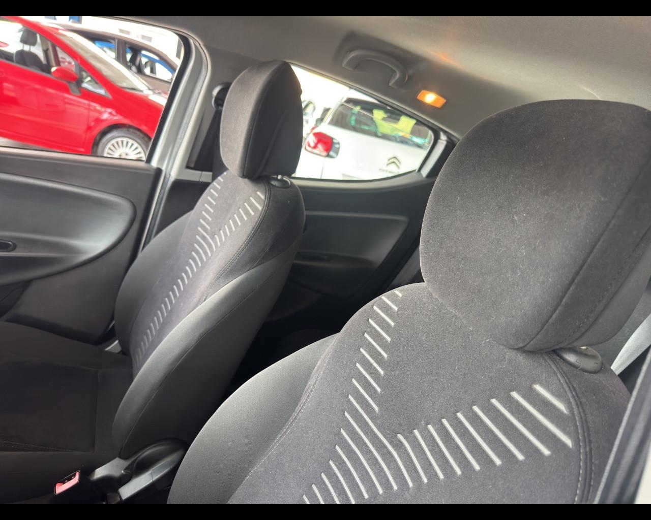 LANCIA Ypsilon 3ª serie - Ypsilon 1.2 69 CV 5 porte S&S Silver