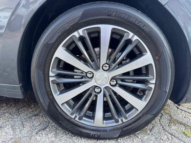 PEUGEOT 208 1.2 PureTech 82 5p. GPL Allure