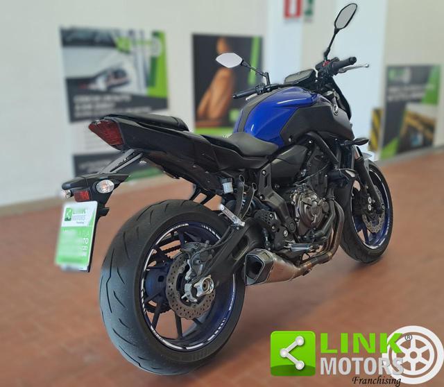 YAMAHA MT-07 .