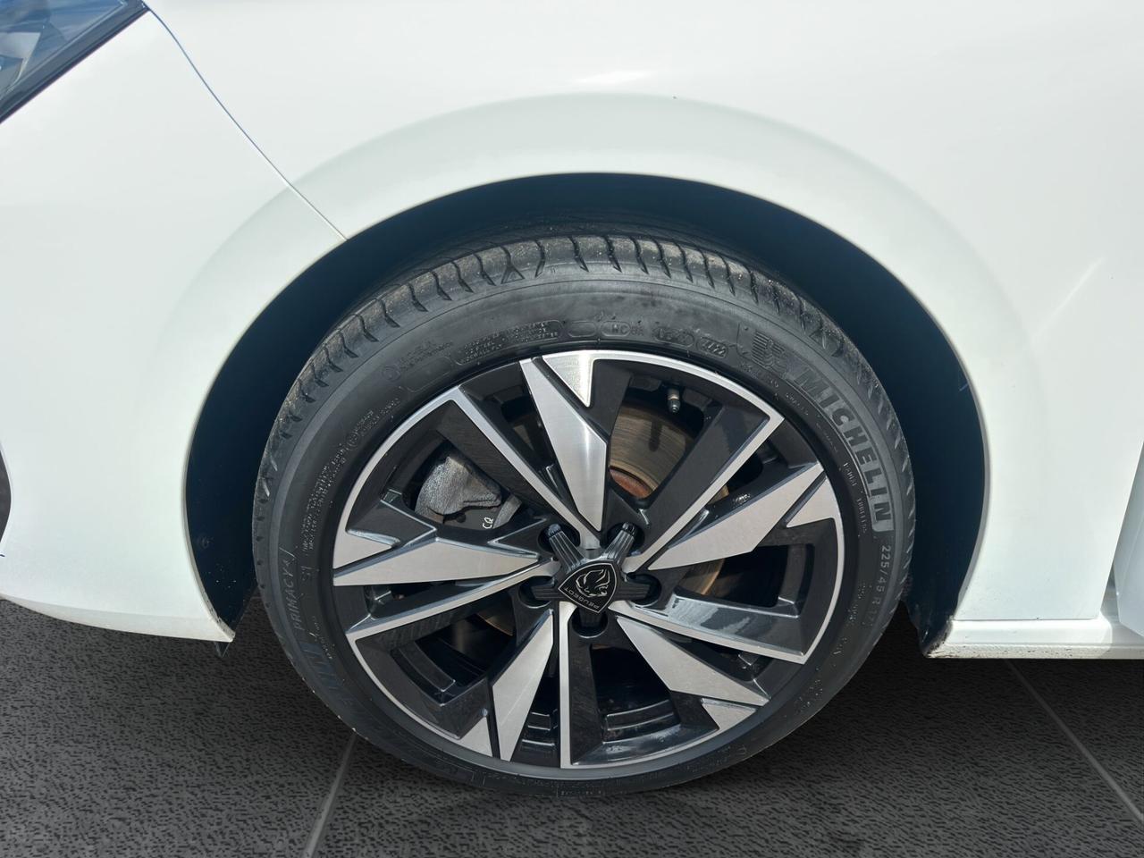Peugeot 308 BlueHDi 130 S&S EAT8 Allure