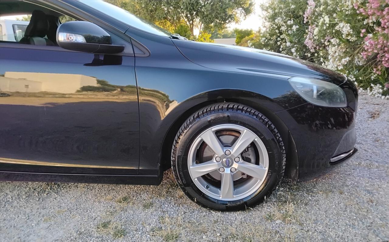 Volvo V40 D2 1.6 R-design Kinetic